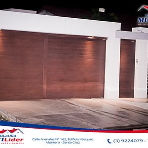 Hermoso Y Cómodo Chalet En Venta En Montero