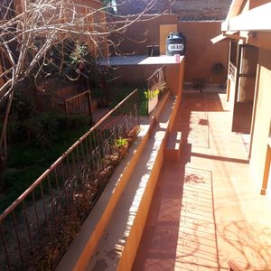 En Venta, Casa 1 Planta Con Depto. Auxiliar