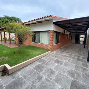 Hermosa Casa En Alquiler En Barrio Urbari