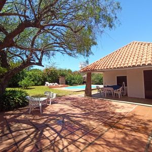 Casa Con Piscina A La Venta En El Centro De La Floresta Sur || 5 Dorm Playa