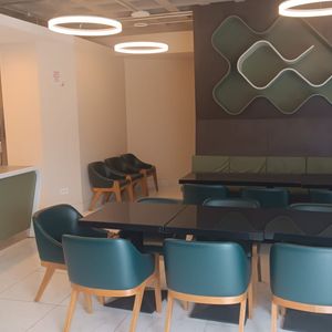 Local En Alquiler Sobre La Av. Fuerza Naval. 