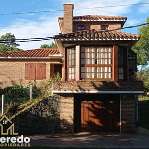 La Sol: Propiedad Sólida Y Tradicional, El Espacio Ideal Para Su Familia.