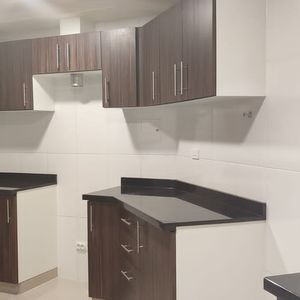 Departamento En Alquiler, En Las Torres Mall