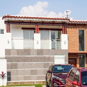 Casa En Venta En El Condominio La Pradera, Zona Norte De Santa Cruz