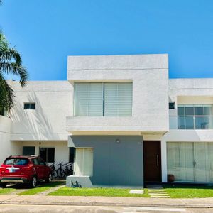 Amplia Y Hermosa Casa En Venta Zona Norte
