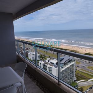 Apartamento Con Excelente Vista  A Playa Brava
