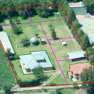 Colcapirhua Lindo Lote Con 2 Amplias Casas