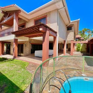 Exclusiva, Lujosa Y Confortable Casa En Venta En Las Palmas 