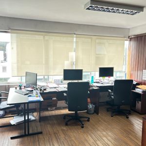 Rincón Y Treinta Y Tres, Oficina Toda Al Fte De 75 M2 Con Garage