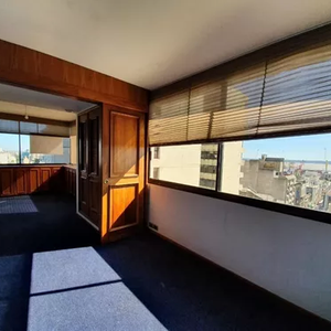 Oficina En Alquiler, Piso 10, Hermosas Vistas, Ciudad Vieja