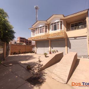 Amplia Casa Ideal Para Negocio Y Vivienda Sobre Avenida