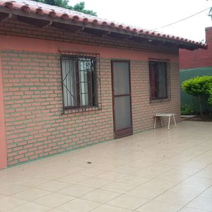 Casa En Venta. Urbanización El Trapiche, 2 Dormitorios, $us 60.000, Wsapp. 71016
