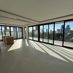 Penthouse A Estrenar, Condominio Spazios