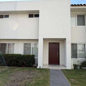 Casa Semiamoblada, Condominio Cavyar, 6to Anillo Pirai