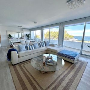 Dueño Vende  Excelente Triplex Parada 37 Mansa. Primera Linea