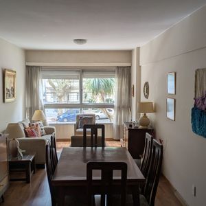 Apartamento 2 Dorm En Pocitos Con Estar Y Terraza. Sin Gge