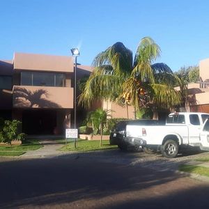 Lujosa Casa En Condominio Privado