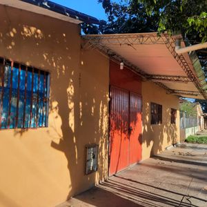 Amplia Casa En Venta En Esquina