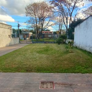 Casa Muy Cómoda Y En Excelente Estado! En Bella Italia, Montevideo.
