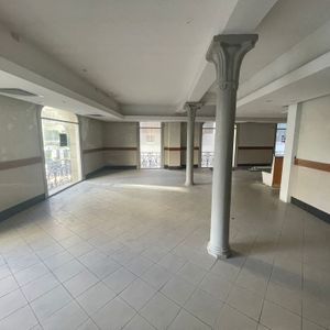 Oficina En Alquiler Sobre Peatonal Sarandí
