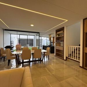 Casa De Lujo En Venta  Zona Norte, 8vo Anillo Entre Banzer Y Beni