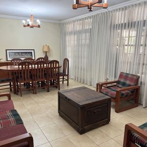 En Venta! Casa De 4 Dormitorios A Metros Del 4to Anillo