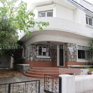 Casa - 4 Dormitorios - Centro De Durazno.