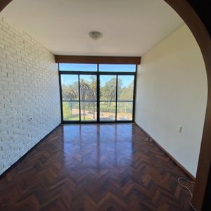 Venta   Apartamento En Punta Carretas 2 Dormitorios + Servicio