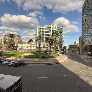 Venta Oficina Frente A Plaza Independencia