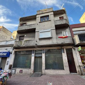Venta De Edificio Sobre Calle Peatonal En Ciudad Vieja