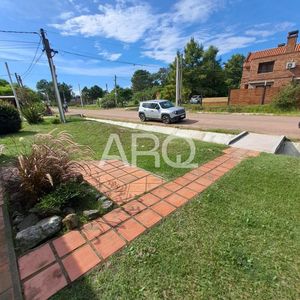 Alquiler De 3 Dormitorios Y 2 Baños En Barrio Jardín