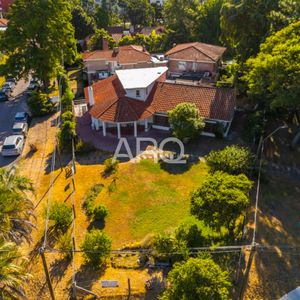 Residencia CLásica Con 5 Dormitorios Y Jardín Amplio, A Metros Del Mar