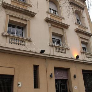 Ideal Inversores Edificio De Oficinas Reciclado Frente Al Puerto