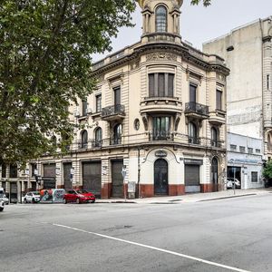 Edificio Patrimonial Con Alto Valor Arquitectónico Y Gran Potencial De Restauración