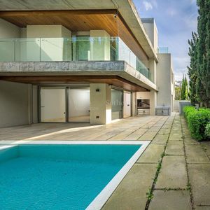 Exclusivo Apartamento De Lujo En Carrasco Con Jardín Privado Y Piscina