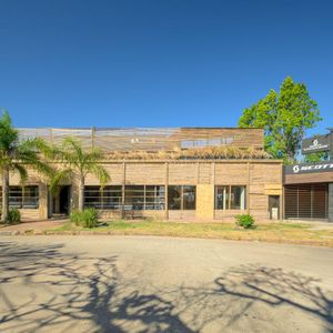 Venta De Dos Locales Comerciales En Arocena