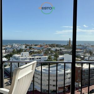 Piso Alto En Venta, Con Inmejorable Vistas Al Mar Y Puerto De Punta Del Este