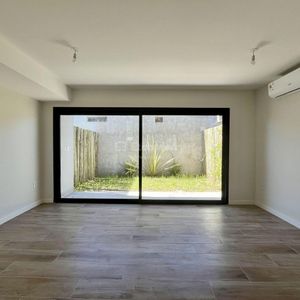 Alquiler Casa Ph A Estrenar Con Jardín En Carrasco Norte