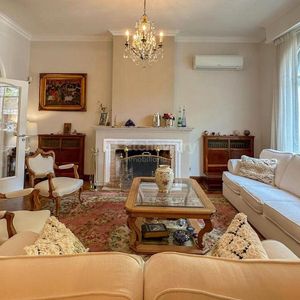 Venta Espectacular Casa De Estilo 4 Dormitorios Jardín Piscina Y Barbacoa En Pocitos
