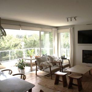 Apartamento De 3 Dormitorios En Barrio Parques
