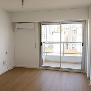 Venta Con Renta - Pocitos 1 Dormitorio Con Terraza