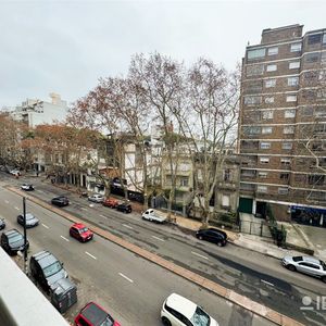 Venta Apartamento Pocitos 2 Dormitorios C/balcón Y Garage