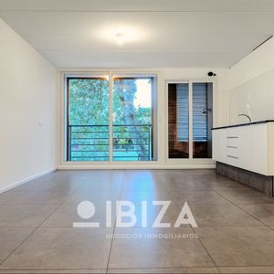 Venta Apartamento C/renta 2 Dormitorios Con Cochera Y Balcón En Barrio Sur