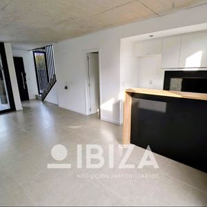 Venta Con Renta Casa 2 Dormitorios Con Cochera Y Parrillero