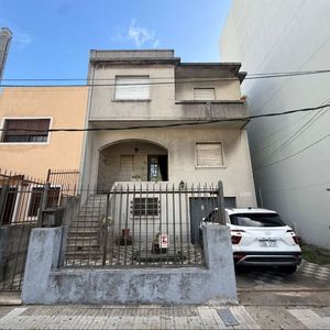 Hermosa Casa En Pleno Pocitos Con Fondo Y Barbacoa