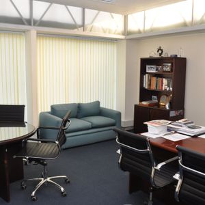 Venta De Oficinas En Edificio Sarandí, Ciudad Vieja