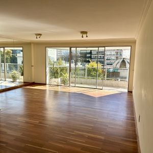 Alquiler De Apartamento De 3 Dormitorios, Garaje Doble, Pocitos