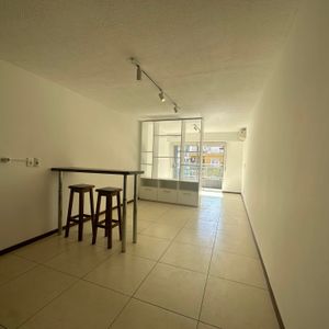 Venta Con Renta De Amplio Monoambiente Con Cochera, En Pocitos