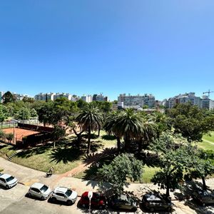 Venta De Apartamento De 3 Dormitorios Y Servicio En Villa Biarritz