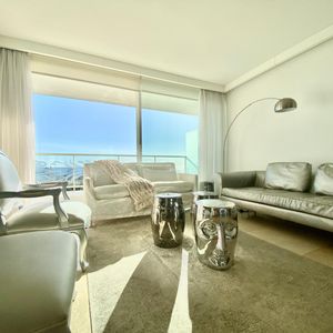 Venta Apartamento Dos Dormitorios Y Cochera Torre Yoo Punta Del Este.